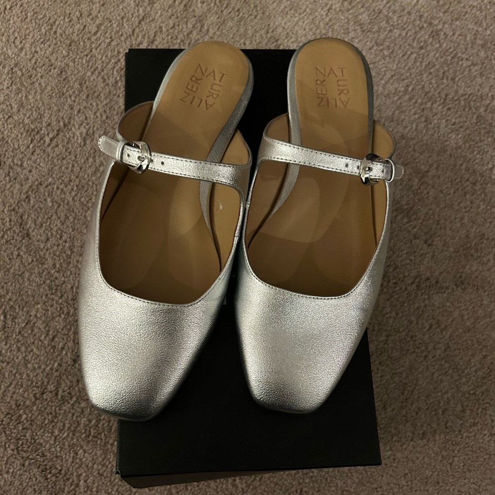 NEW NWT Naturalizer Silver Apple Mary Jane Mule 8.5 WIDE